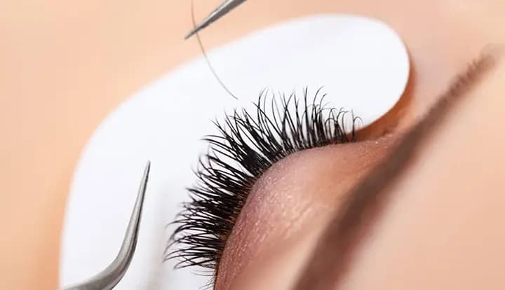 کاشت و اکستنشن مژه