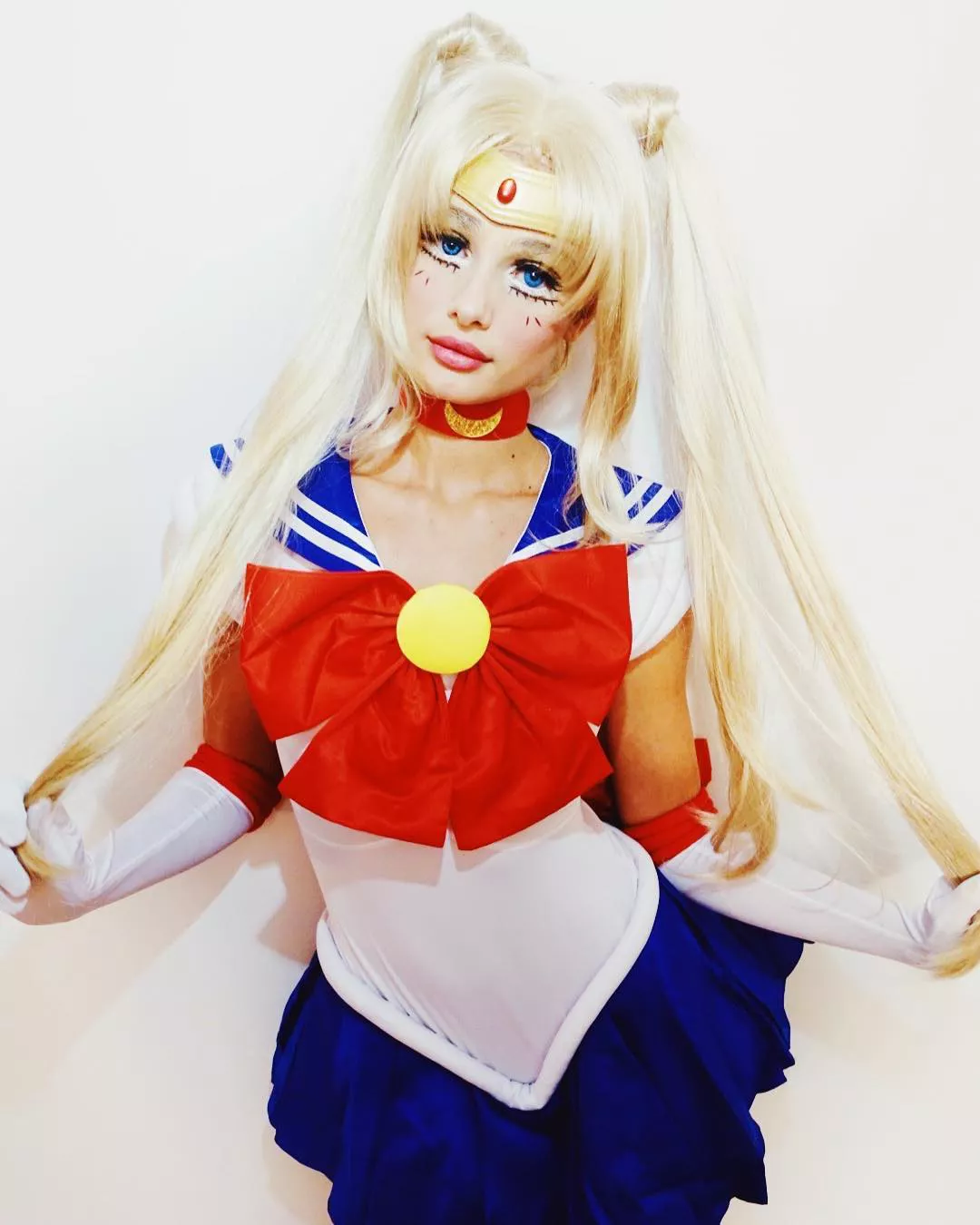 ارایش هالووین تیلور هیل به عنوان Sailor Moon