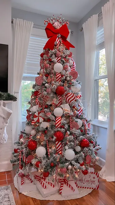 تزئین درخت کریسمس
