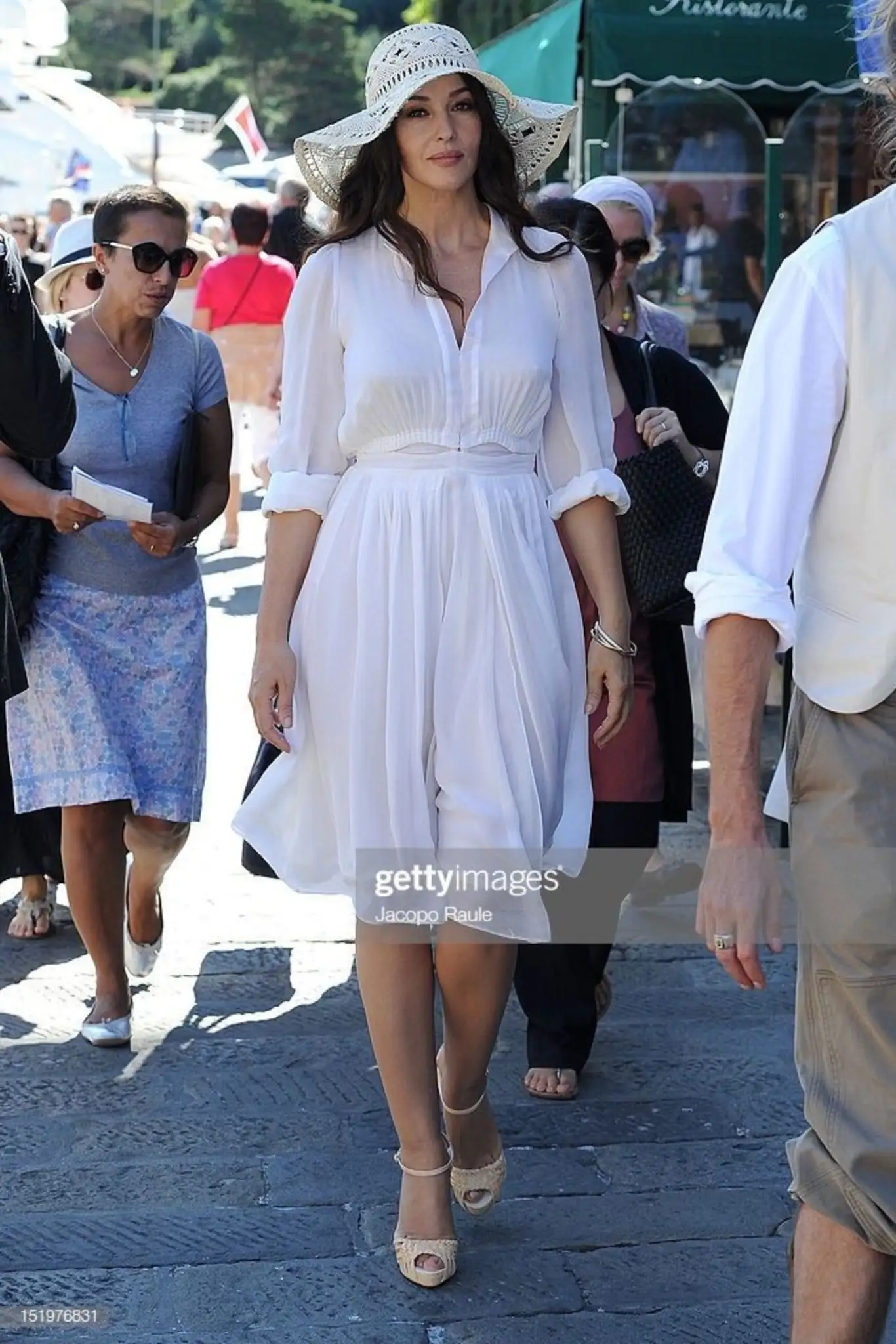 استایل مونیکا بلوچی با لباس‌ سفید